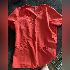 Fig scrubs Catarina top. Clay